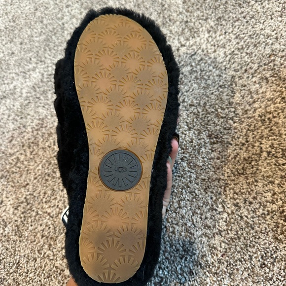 Brand new Ugg slippers never worn - Picture 2 of 2